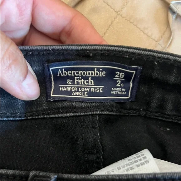 💕Abercrombie & Fitch Women’s Black Distressed Jeans💕 - Picture 4 of 4